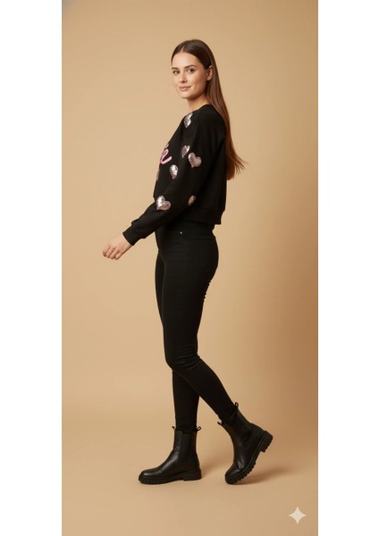 Kadın Barbie Yazılı Crop Sweat Payetli Kalp Detaylı Yuvarlak Yaka Basic Kısa Sweat fırsatları