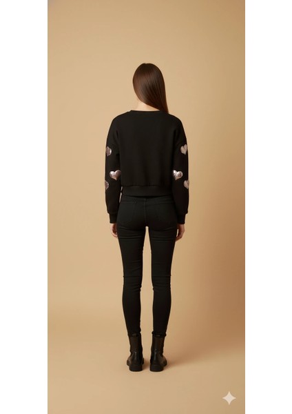 Kadın Barbie Yazılı Crop Sweat Payetli Kalp Detaylı Yuvarlak Yaka Basic Kısa Sweat indirimleri