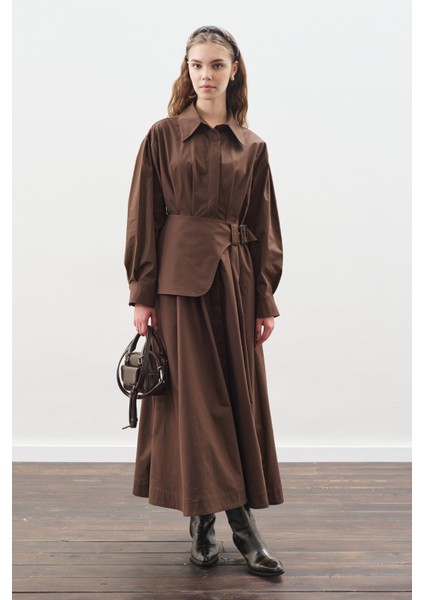 Kemer Detaylı Pileli Elbise Kahverengi