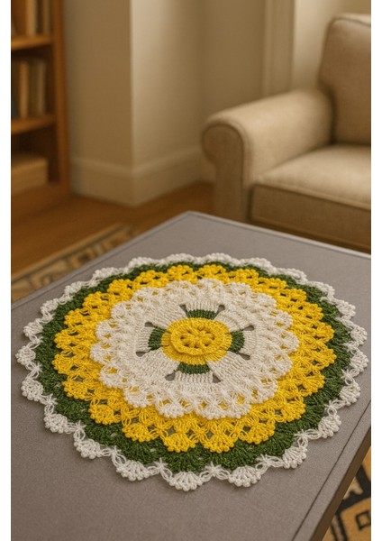 El Yapımı Sarı-Beyaz Papatya Desenli Örgü Dekor – Yuvarlak Masa Örtüsü / Sehpa Örtüsü