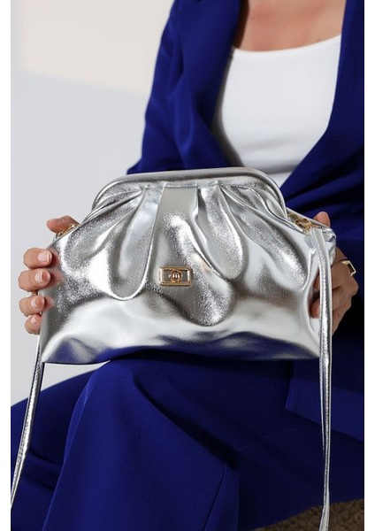 Kadın Rugan Clutch Portföy Günlük ve Abiye Büzgü Detaylı Askılı El ve Omuz Çanta