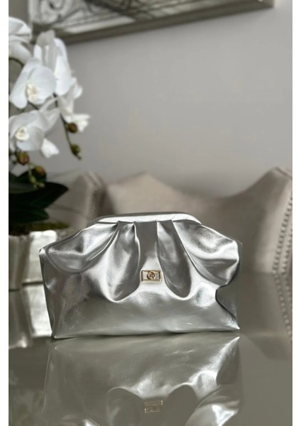 Kadın Rugan Clutch Portföy Günlük ve Abiye Büzgü Detaylı Askılı El ve Omuz Çanta fiyatları