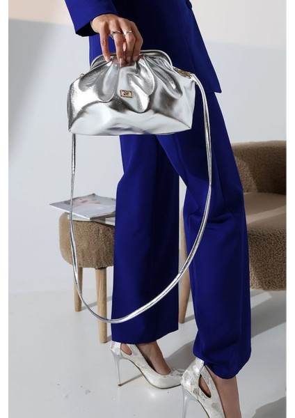 Kadın Rugan Clutch Portföy Günlük ve Abiye Büzgü Detaylı Askılı El ve Omuz Çanta indirimleri