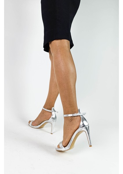 Gümüş Renk Ince Topuk Tek Bant Bilekten Kemerli Kadın Abiye Ayakkabı fırsatları
