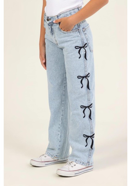 Kız Çocuk Pamuklu Açık Mavi Fiyonklu Denim Pantolon – Günlük Rahat Kesim