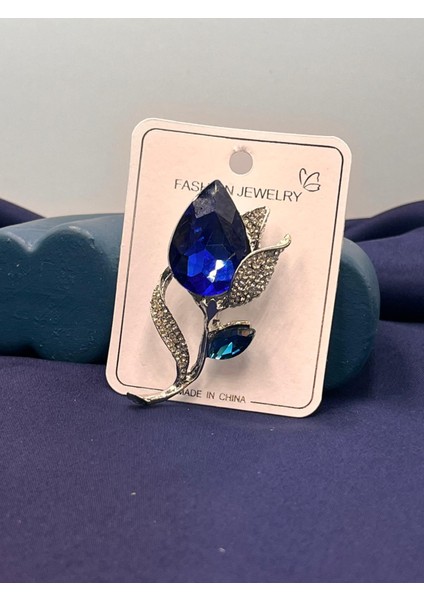 Mavi Elmas Görünümlü Kristal Çiçek Broş & Yaka Iğnesi fiyatları