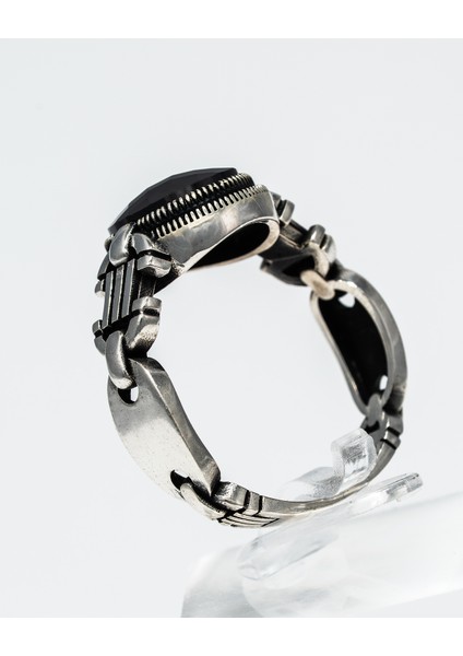 Siyah Oniks Taşlı 925 Ayar Gümüş Erkek Yüzük – Endüstriyel ve Karizmatik Tasarım