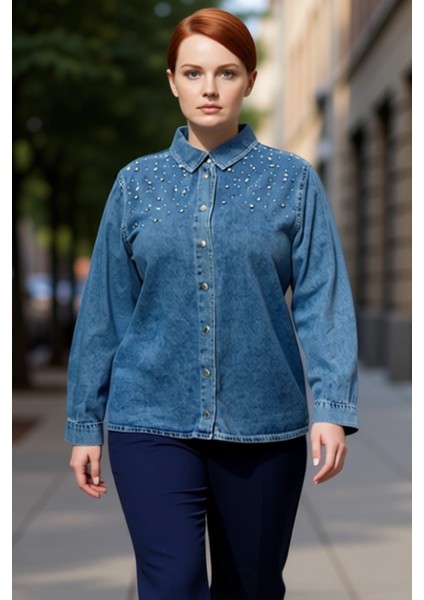 Kadın Büyük Beden Taş Işlemeli Denim Gömlek Zamansız ve Konforu Birleştiriyor Fonksiyonel Şık