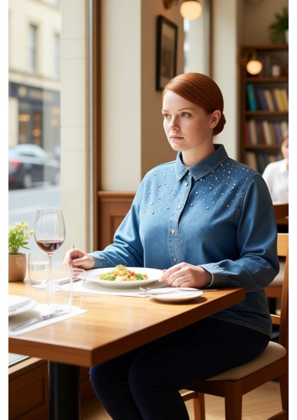 Kadın Büyük Beden Taş Işlemeli Denim Gömlek Zamansız ve Konforu Birleştiriyor Fonksiyonel Şık fiyatları