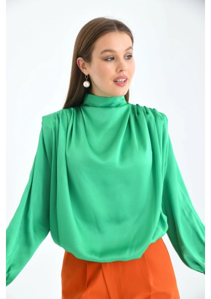 Kadın Gömlek Arkası Fermuarlı Vatkalı Omuz Dökümlü Saten Gömlek Yeşil - 30050