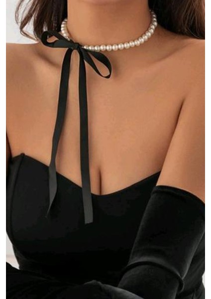 Siyah Kurdela Detay Cam Inci Kolye