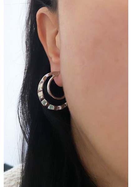 Hilal Şeklinde Tasarım Küpe