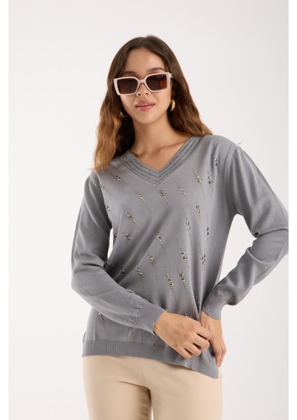 Kadın Gri Elit Viskon Kumaş Taş Detaylı Sim Biyeli Yan Yırtmaçlı V Yaka Triko Bluz