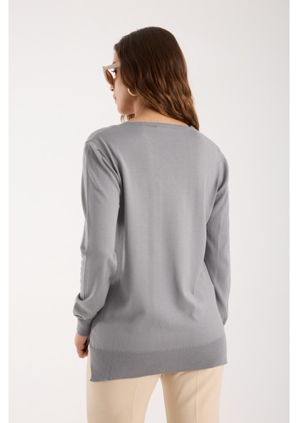 Kadın Gri Elit Viskon Kumaş Taş Detaylı Sim Biyeli Yan Yırtmaçlı V Yaka Triko Bluz fırsatları