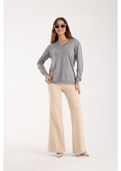 Kadın Gri Elit Viskon Kumaş Taş Detaylı Sim Biyeli Yan Yırtmaçlı V Yaka Triko Bluz indirimleri