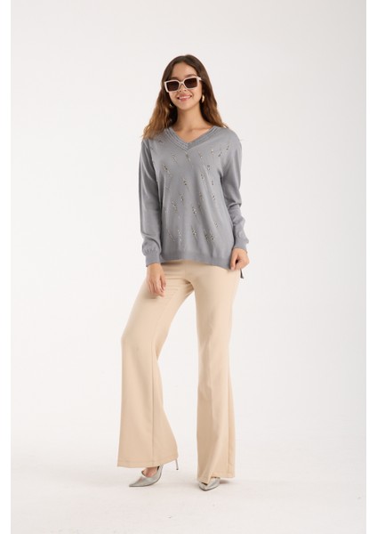 Kadın Gri Elit Viskon Kumaş Taş Detaylı Sim Biyeli Yan Yırtmaçlı V Yaka Triko Bluz