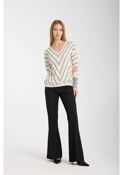 Kadın Beyaz Simli V Yaka Kazak fırsatları