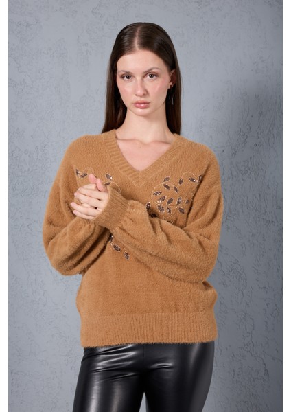 Kadın Bej Sakal Iplik Önü Boncuk Nakışlı Balon Kollu V Yaka Triko Kazak fiyatları