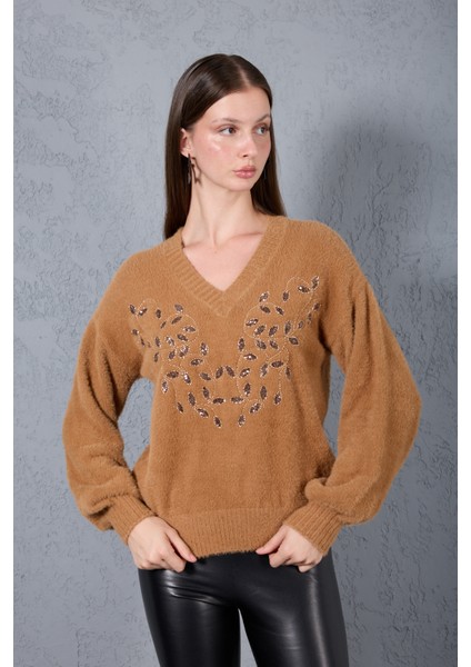 Kadın Bej Sakal Iplik Önü Boncuk Nakışlı Balon Kollu V Yaka Triko Kazak modelleri