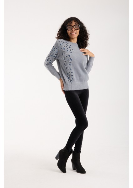 Kadın Gri Sakal Iplik Boncuk Nakışlı Bisiklet Yaka Triko Bluz