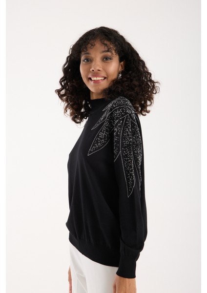 Kadın Siyah Viskon Kumaş Taş Detaylı Omuzlar Yarım Balıkçı Yaka Triko Bluz fiyatları