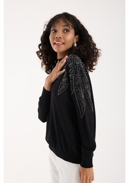 Kadın Siyah Viskon Kumaş Taş Detaylı Omuzlar Yarım Balıkçı Yaka Triko Bluz modelleri