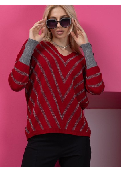 V Yaka Çizgili Kırmızı Kadın Kazak