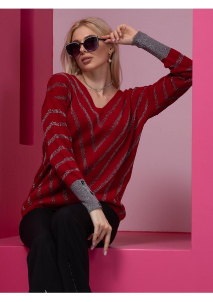 V Yaka Çizgili Kırmızı Kadın Kazak