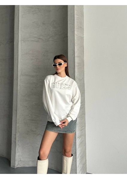 Üçgen Yazı Taşlı Uzun Kol Sweatshirt fiyatları