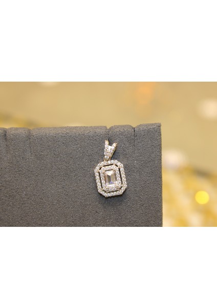 14 Ayar Altın Taşlı Baget Kolye Ucu fırsatları