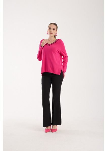 Kadın Fuşya Kontrast Biyeli ve Yan Yırtmaçlı V Yaka Triko Bluz