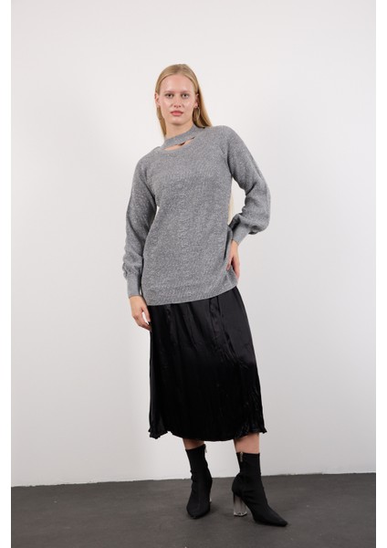 Kadın Gri Reglan Balon Kollu Choker Yaka Simli Triko Kazak