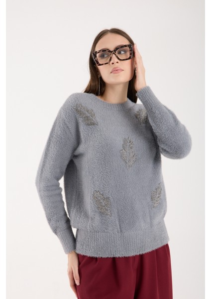 Kadın Gri Sakal Iplik Yaprak Desenli Boncuk Nakışlı Bisiklet Yaka Triko Kazak