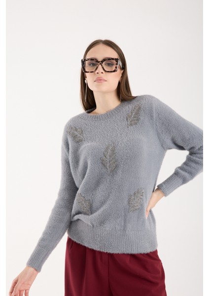 Kadın Gri Sakal Iplik Yaprak Desenli Boncuk Nakışlı Bisiklet Yaka Triko Kazak fiyatları