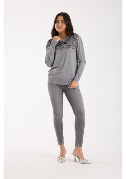 Kadın Gri Elit Viskon Kumaş Taş Detaylı Bisiklet Yaka Triko Bluz