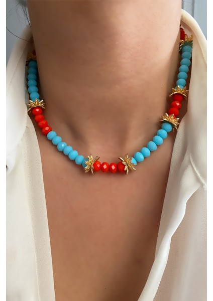 Kontras Renk Gold Çiçek Detay Kolye