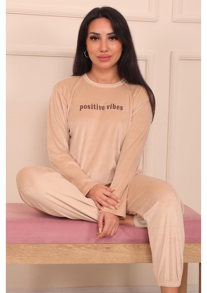 Kadın Sloganlı Uzun Kollu Paçası Manşetli Kadife Pijama Takımı fiyatları