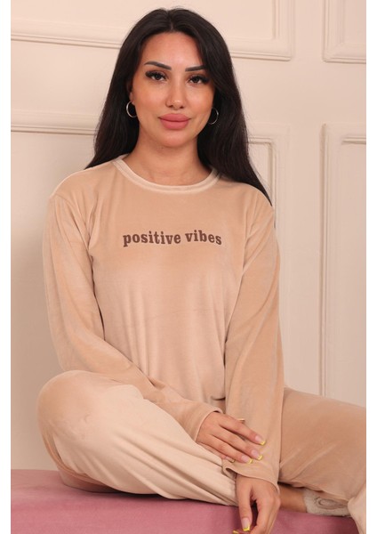 Kadın Sloganlı Uzun Kollu Paçası Manşetli Kadife Pijama Takımı fırsatları