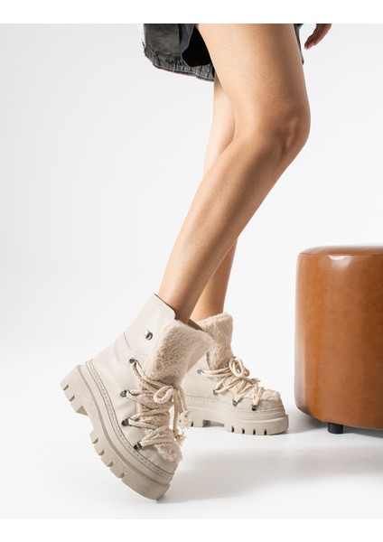 Aylin Kadın Peluş Detaylı Kalın Tabanlı Bağcıklı Kışlık Bot modelleri