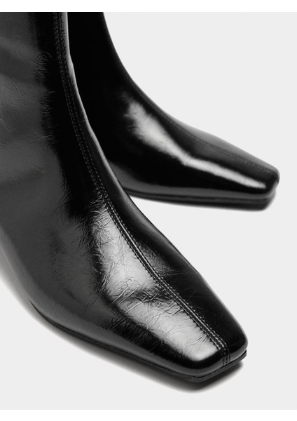 Üst Dikişli Kısa Topuklu Bilekte Bot indirimleri