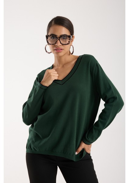 Kadın Haki Kontrast Biyeli ve Yan Yırtmaçlı V Yaka Triko Bluz