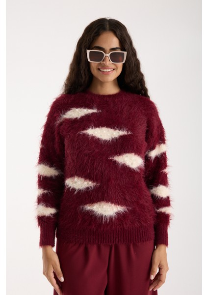 Kadın Bordo Sakal Iplik Taş ve Inci Detaylı Bisiklet Yaka Triko Kazak