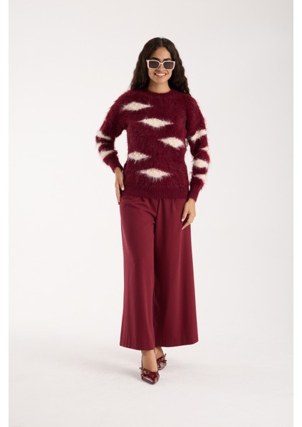 Kadın Bordo Sakal Iplik Taş ve Inci Detaylı Bisiklet Yaka Triko Kazak
