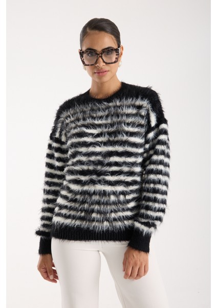 Kadın Siyah-Beyaz Sakal Iplik Çizgili Bisiklet Yaka Triko Kazak fiyatları