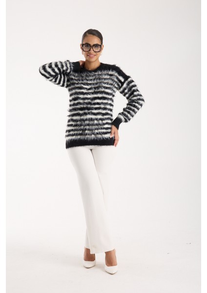 Kadın Siyah-Beyaz Sakal Iplik Çizgili Bisiklet Yaka Triko Kazak