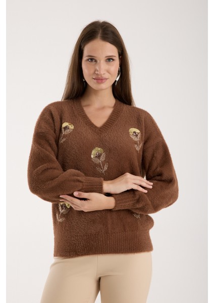Kadın Kahve Sakal Iplik Balon Kollu Boncuk Nakışlı V Yaka Triko Kazak