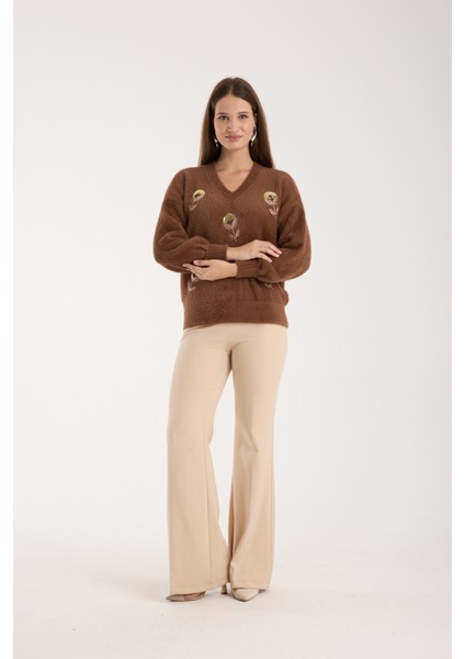 Kadın Kahve Sakal Iplik Balon Kollu Boncuk Nakışlı V Yaka Triko Kazak