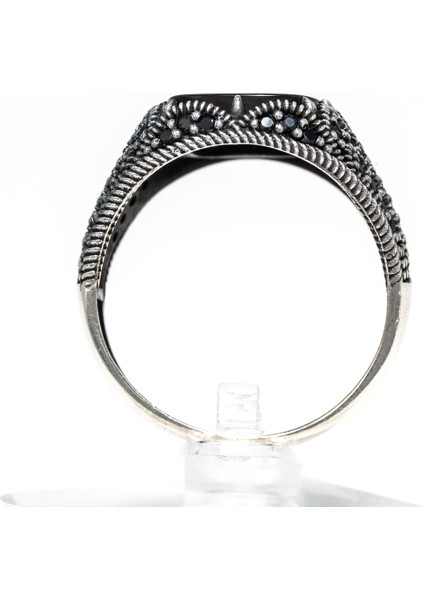 Siyah Oniks Taşlı 925 Ayar Gümüş Erkek Yüzük – Güçlü ve Sofistike Tasarım indirimleri