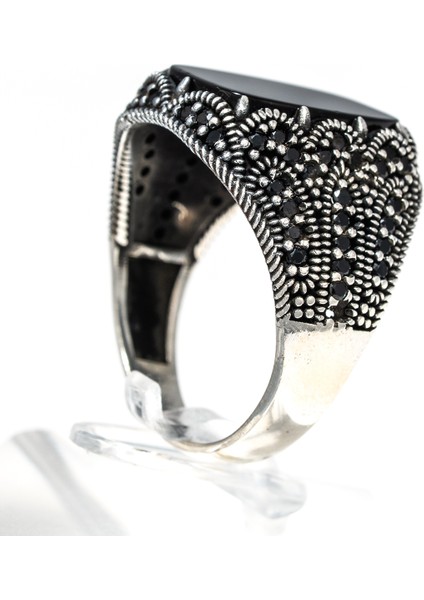 Siyah Oniks Taşlı 925 Ayar Gümüş Erkek Yüzük – Güçlü ve Sofistike Tasarım