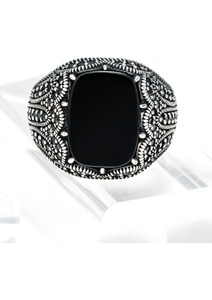Siyah Oniks Taşlı 925 Ayar Gümüş Erkek Yüzük – Güçlü ve Sofistike Tasarım